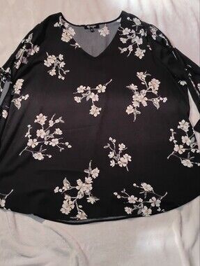 Lily Morgan 2X Black Floral V-Neck Women’s Blouse